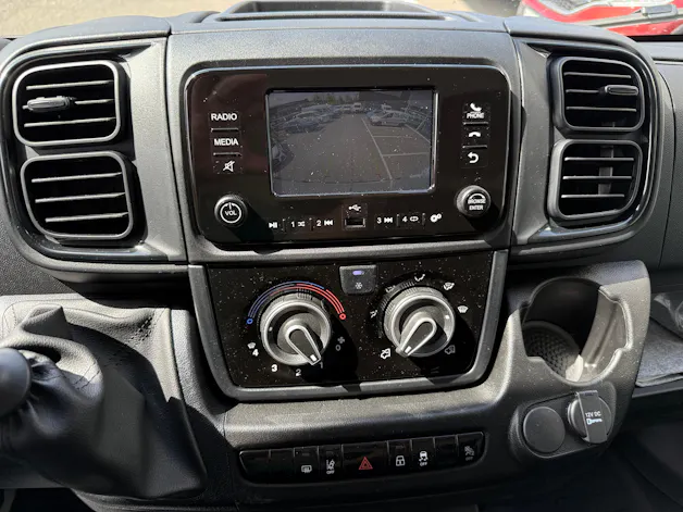 Citroën Jumper 35+ 2.2 BlueHDi 180PS L4H2 2 Airbag Kamera 270°Tür Doppelblattfedern AHK 3T Holzboden, alle Grössen verfügbar!