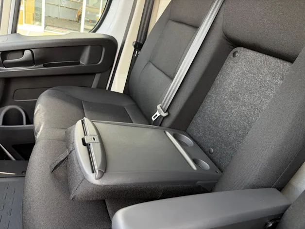 Citroën Jumper 35+ 2.2 BlueHDi 180PS L4H2 2 Airbag Kamera 270°Tür Doppelblattfedern AHK 3T Holzboden, alle Grössen verfügbar!