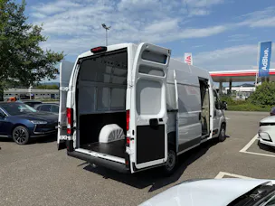 Citroën Jumper 35+ 2.2 BlueHDi 180PS L4H3 Ersatzrad Lederlenkrad 270° Türen Armlehne, Alle Grössen verfügbar!