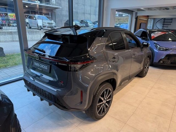 Vehicle image 4 Vehicle image 4