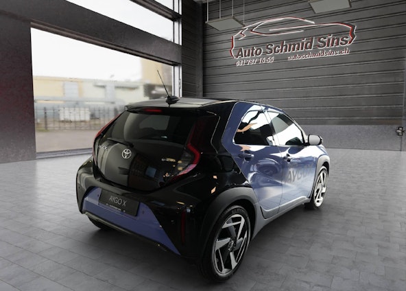 Vehicle image 3 Vehicle image 3