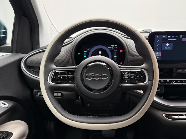 Vehicle image FIAT 500