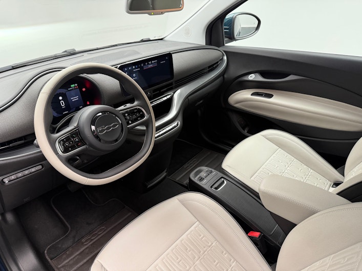 Vehicle image FIAT 500