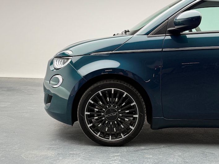 Vehicle image FIAT 500