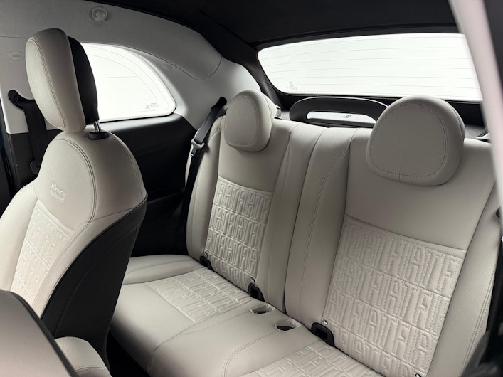 Vehicle image FIAT 500