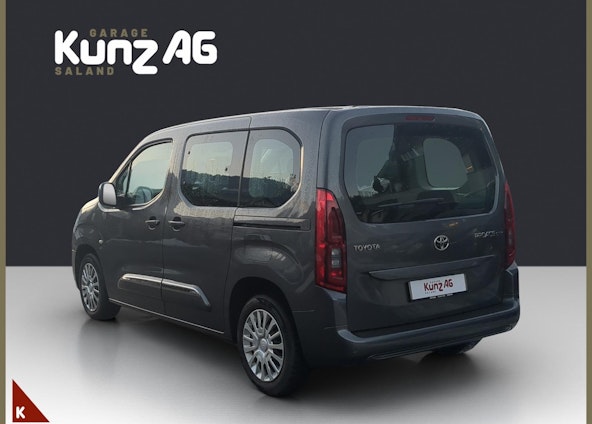 Vehicle image 3 Vehicle image 3