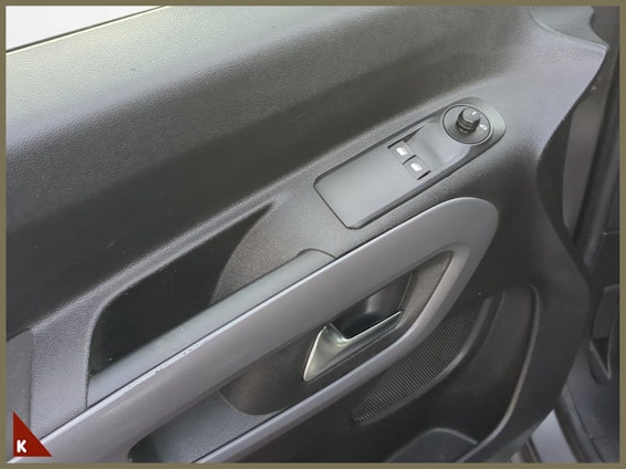 Vehicle image 11 Vehicle image 11