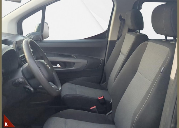 Vehicle image 8 Vehicle image 8