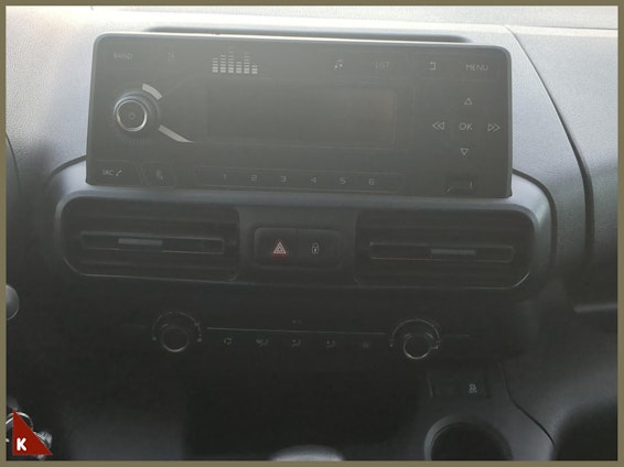 Vehicle image 15 Vehicle image 15