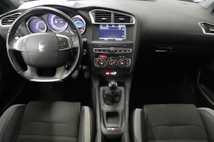 Vehicle image DS AUTOMOBILES DS4 Crossback 1.2 PureTech So Chic