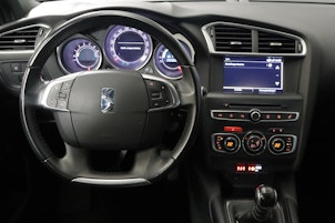 Vehicle image DS AUTOMOBILES DS4 Crossback 1.2 PureTech So Chic