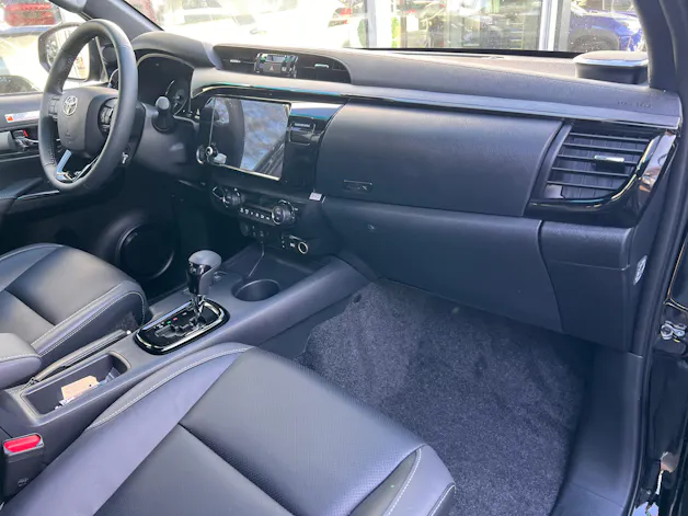 Toyota Hilux Double Cab.-Pick-up 2.8 D-4D MHEV 204 Invincible