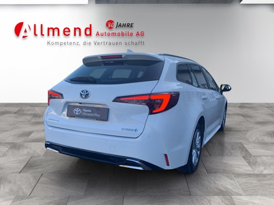 Vehicle image 4 Vehicle image 4