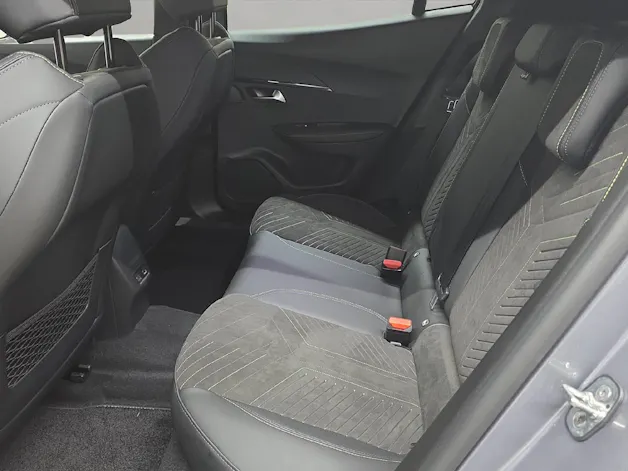 Peugeot 2008 1.2 Hybrid 145 GT