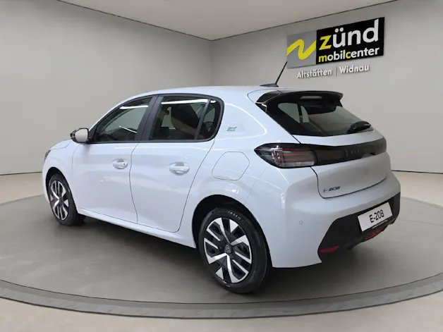 Peugeot E-208 136 Style