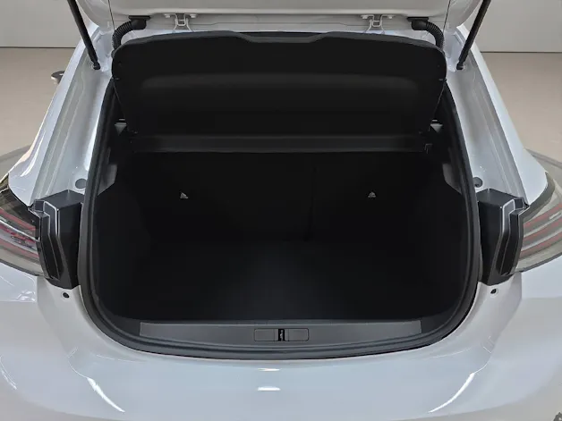 Peugeot E-208 136 Style