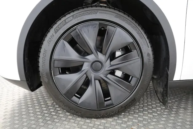Tesla Model Y Long Range D