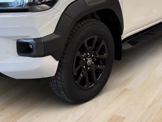 Toyota Hilux Double Cab.-Pick-up 2.8 D-4D MHEV 204 Invincible