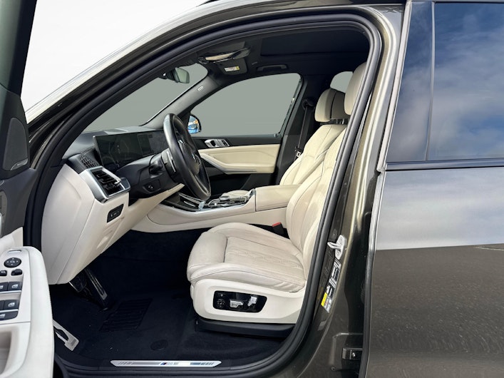 Vehicle image BMW X5
