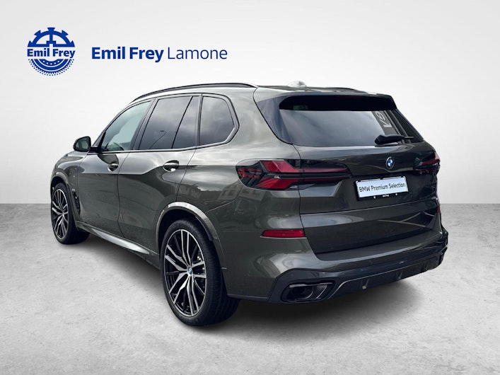 Vehicle image BMW X5