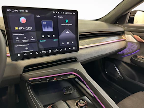 https://vehicle.imgix.net/4151123/df4d4447-6118-4d95-8ec5-4a18632b8feb.jpg