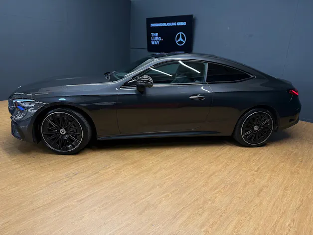 Mercedes-Benz CLE 300 4M - Coupé - AMG / DISTRONIC / 360 Grad Kamera / Head-Up Display