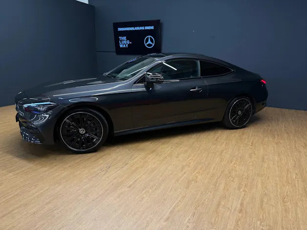 Mercedes-Benz CLE 300 4M - Coupé - AMG / DISTRONIC / 360 Grad Kamera / Head-Up Display
