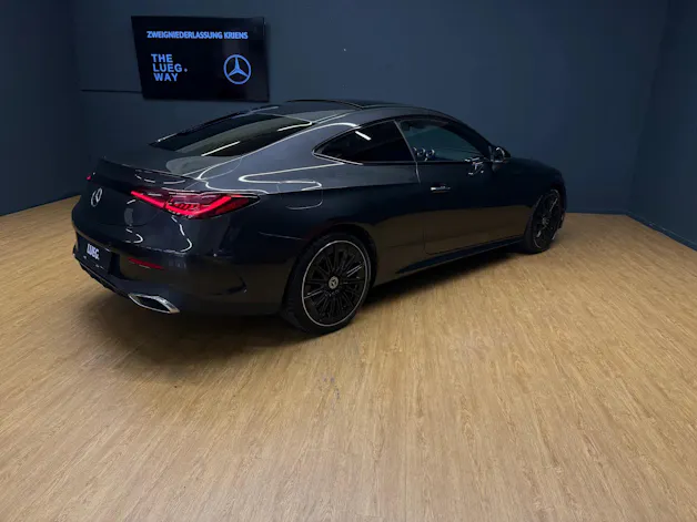 Mercedes-Benz CLE 300 4M - Coupé - AMG / DISTRONIC / 360 Grad Kamera / Head-Up Display