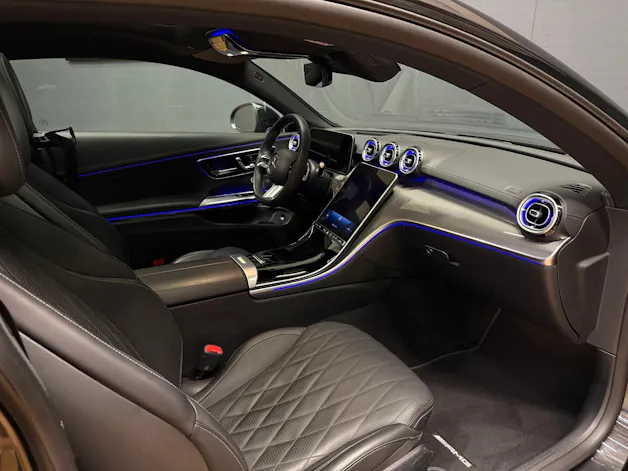 Mercedes-Benz CLE 300 4M - Coupé - AMG / DISTRONIC / 360 Grad Kamera / Head-Up Display