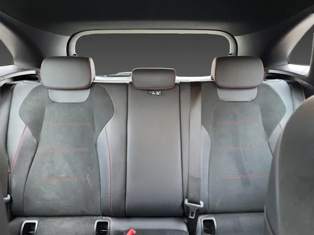 Mercedes-Benz GLA 250 4Matic AMG Line 8G-DCT