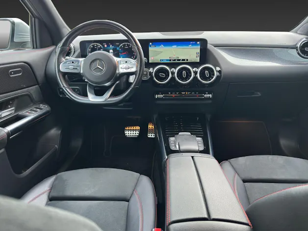 Mercedes-Benz GLA 250 4Matic AMG Line 8G-DCT