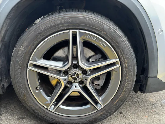 Mercedes-Benz GLA 250 4Matic AMG Line 8G-DCT