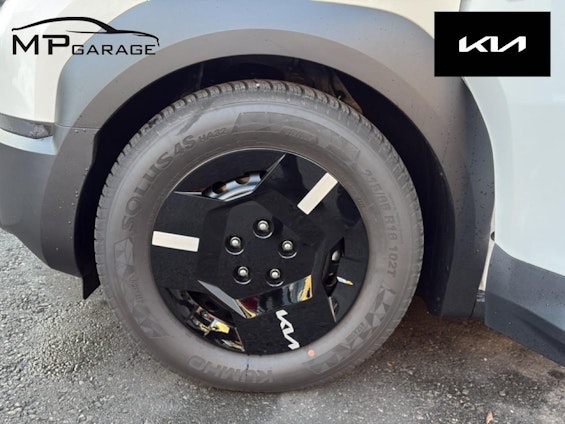 Vehicle image 13 Vehicle image 13