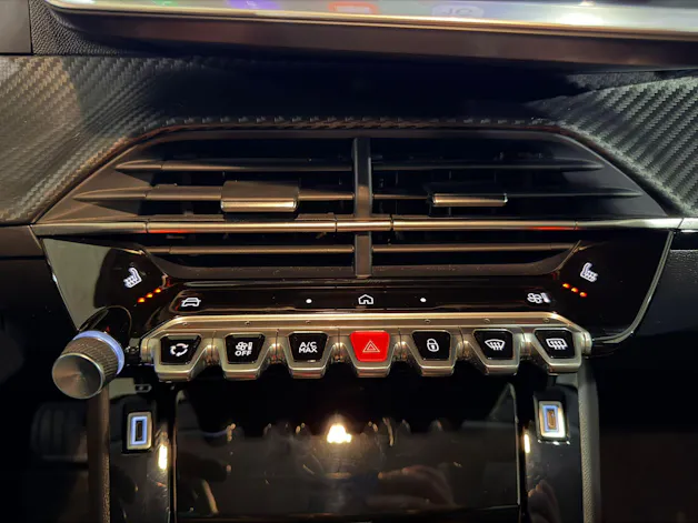 Peugeot 208 1.2 Hybrid Allure