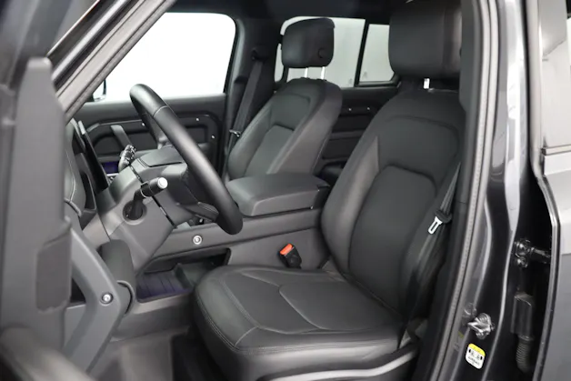 Land Rover Defender 110 3.0 D I6 300 X-Dynamic HSE