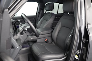 Vehicle image LAND ROVER Defender 110 3.0 D I6 300 X-Dynamic HSE