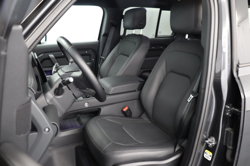 Vehicle image LAND ROVER DEFENDER