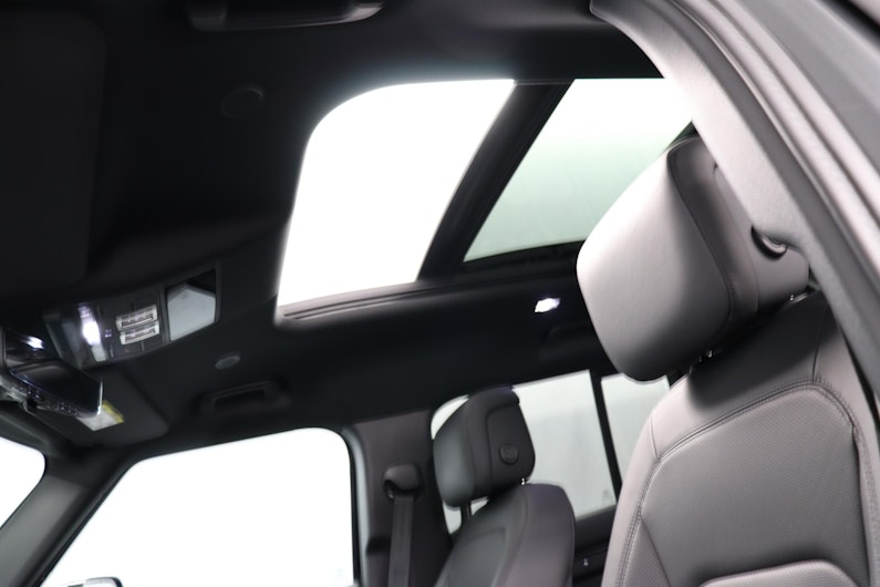 Vehicle image LAND ROVER DEFENDER