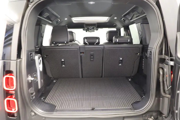 Land Rover Defender 110 3.0 D I6 300 X-Dynamic HSE