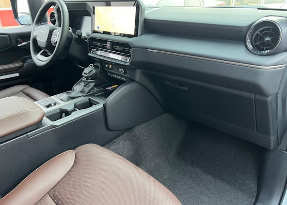 Vehicle image 14 Vehicle image 14