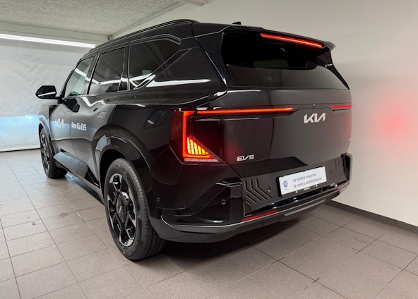 Vehicle image 4 Vehicle image 4