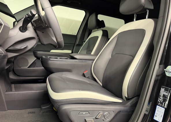 Vehicle image 6 Vehicle image 6