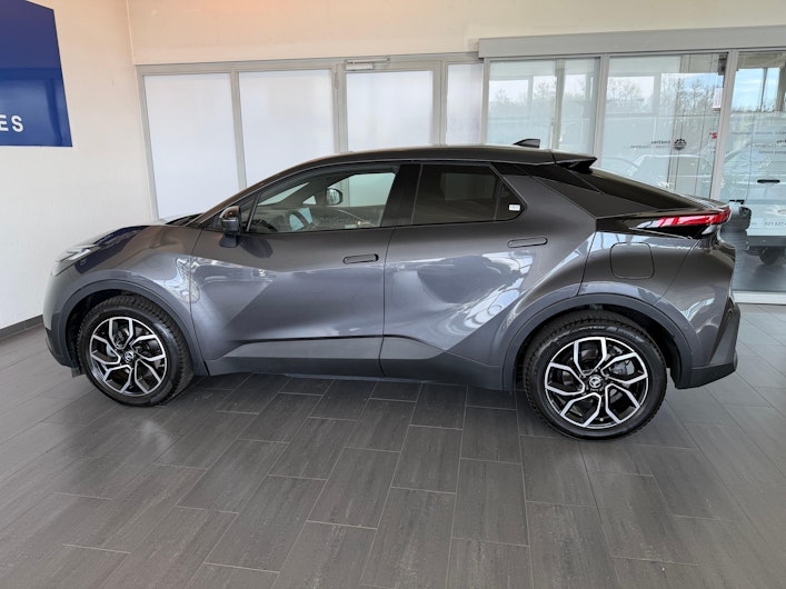 Vehicle image TOYOTA C-HR
