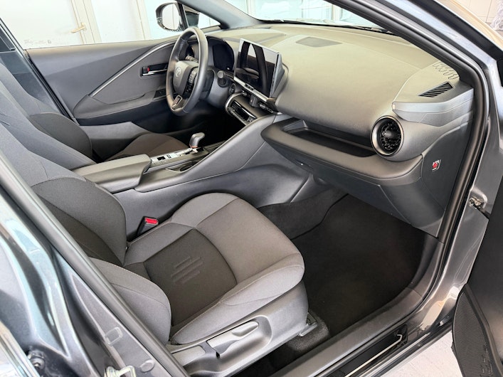 Vehicle image TOYOTA C-HR