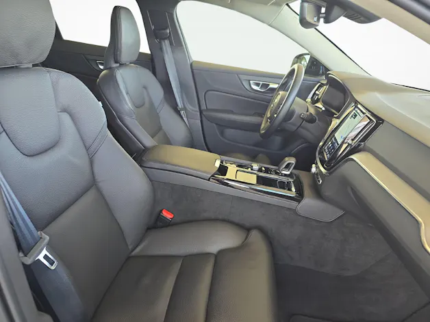 Volvo V60 2.0 T6 TE Plus Dark eAWD / Jetzt mit attraktivem 1.9% Leasing!