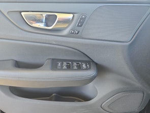 Fahrzeugbild VOLVO V60 2.0 T6 TE Plus Dark eAWD / Jetzt mit attraktivem 1.9% Leasing!