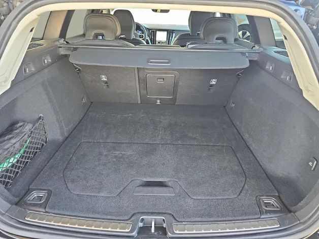 Volvo V60 2.0 T6 TE Plus Dark eAWD / Jetzt mit attraktivem 1.9% Leasing!