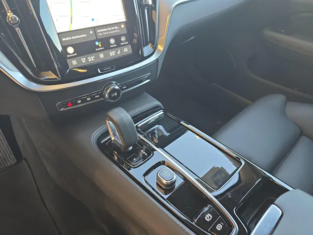 Volvo V60 2.0 T6 TE Plus Dark eAWD / Jetzt mit attraktivem 1.9% Leasing!