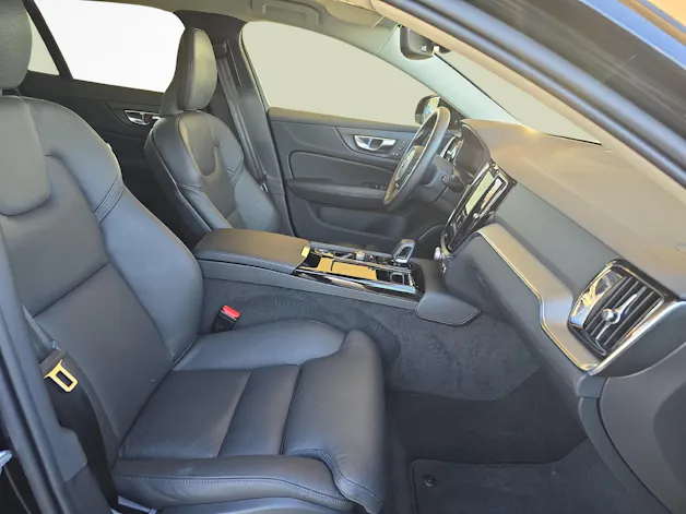 Volvo V60 2.0 T6 TE Plus Dark eAWD / Jetzt mit attraktivem 1.9% Leasing!