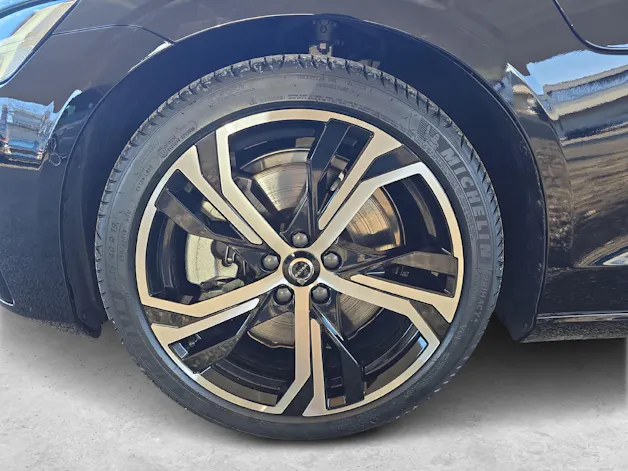 Volvo V60 2.0 T6 TE Plus Dark eAWD / Jetzt mit attraktivem 1.9% Leasing!